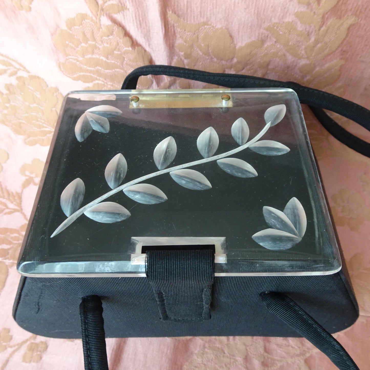 STUNNING 1940s Carved Lucite Lid Black Purse, Beautiful Design Shape, Fabulous Condition, Collectible Vintage Purses