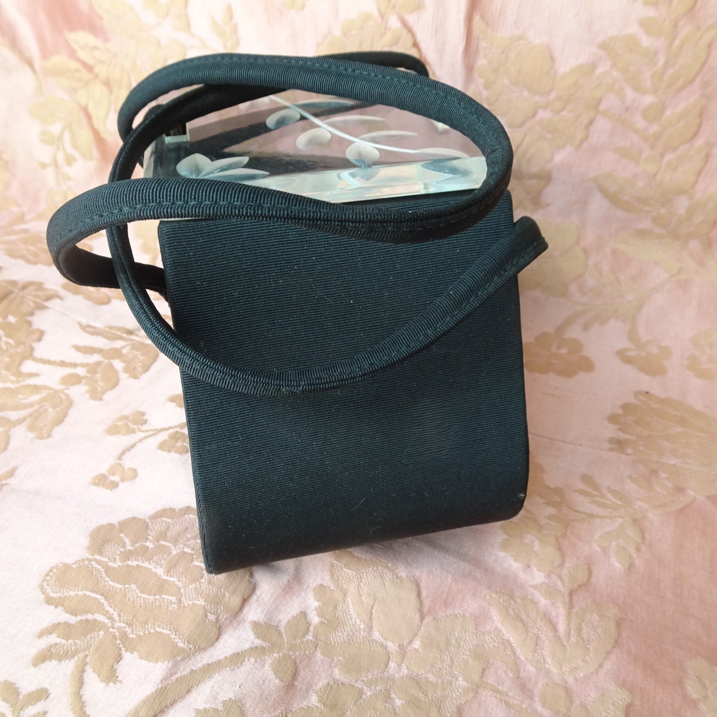 STUNNING 1940s Carved Lucite Lid Black Purse, Beautiful Design Shape, Fabulous Condition, Collectible Vintage Purses