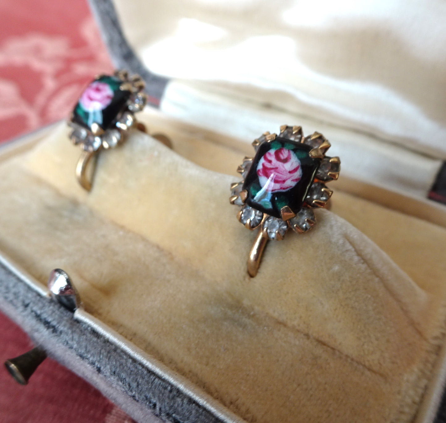 BEAUTIFUL Vintage Earrings, Pink Roses on Black Enamel Earrings, Sparkling Crystals, Screw Back Earrings, Collectible Vintage Jewelry