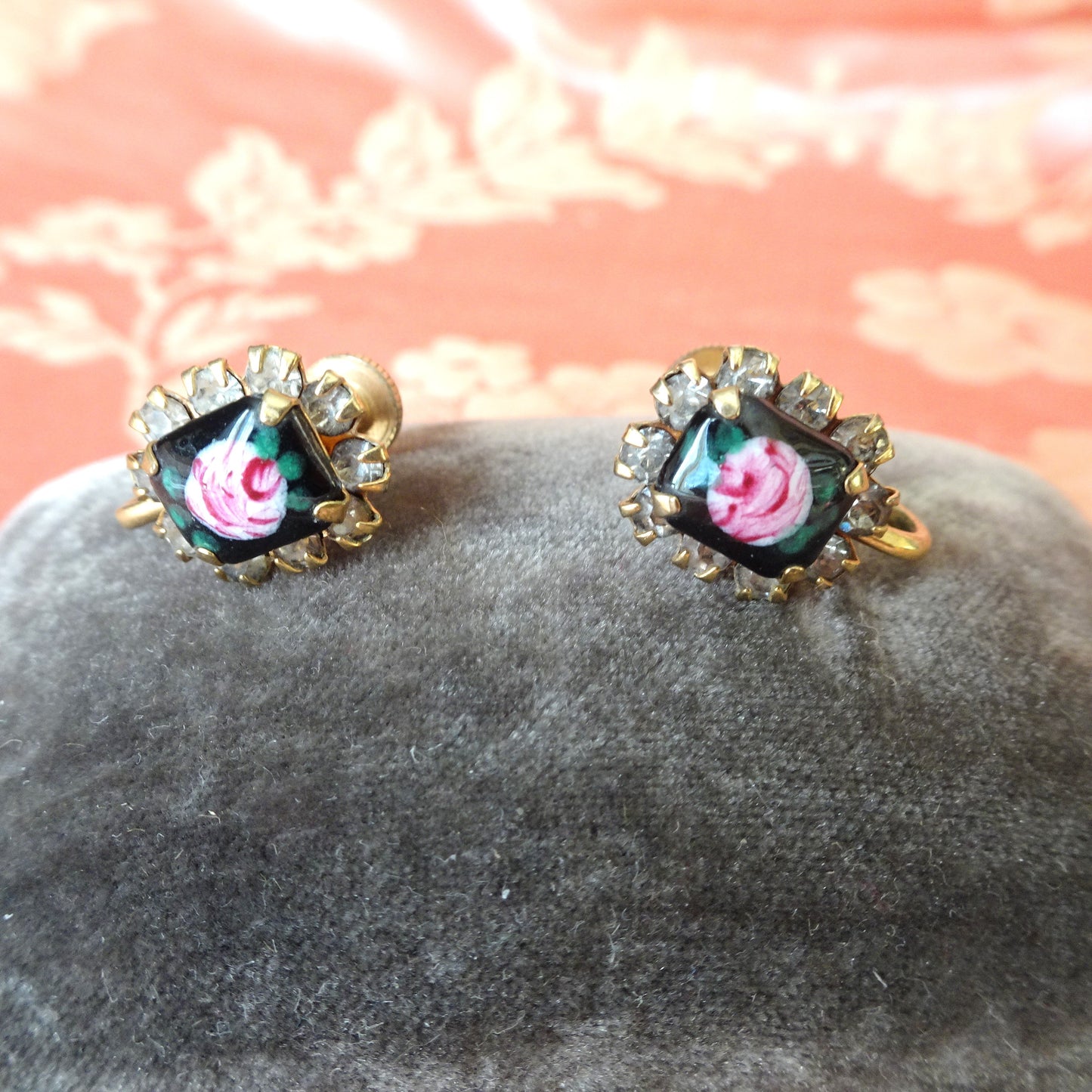 BEAUTIFUL Vintage Earrings, Pink Roses on Black Enamel Earrings, Sparkling Crystals, Screw Back Earrings, Collectible Vintage Jewelry