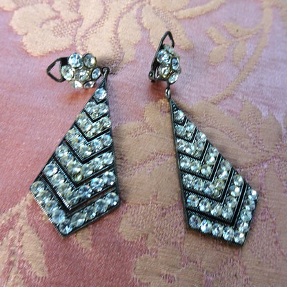 GLAMOROUS Vintage Art Deco Earrings,Brilliant Drop Earrings,Rhinestone Clip on Earrings,Dangle Flapper Earrings,Collectible Vintage Jewelry