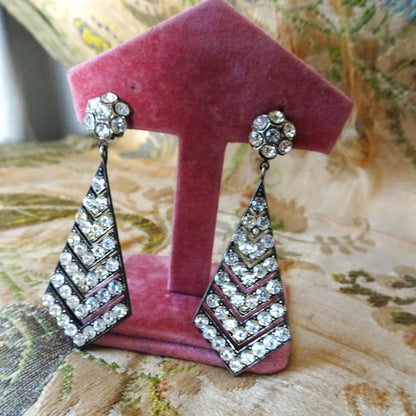 GLAMOROUS Vintage Art Deco Earrings,Brilliant Drop Earrings,Rhinestone Clip on Earrings,Dangle Flapper Earrings,Collectible Vintage Jewelry