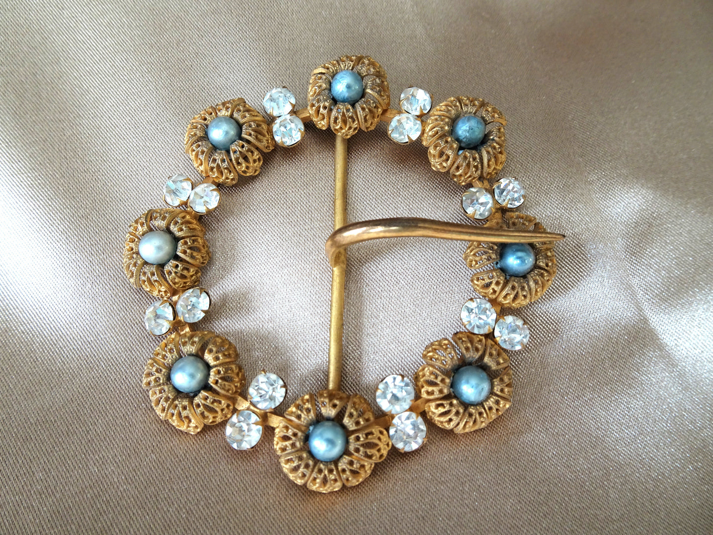 GORGEOUS Vintage Belt Buckle, Beautiful Filigree Metal with Gray Faux pearls and sparkling Glass Stones Sash Belt, Mid Century Vintage Dress Buckle, Collectible Buckles