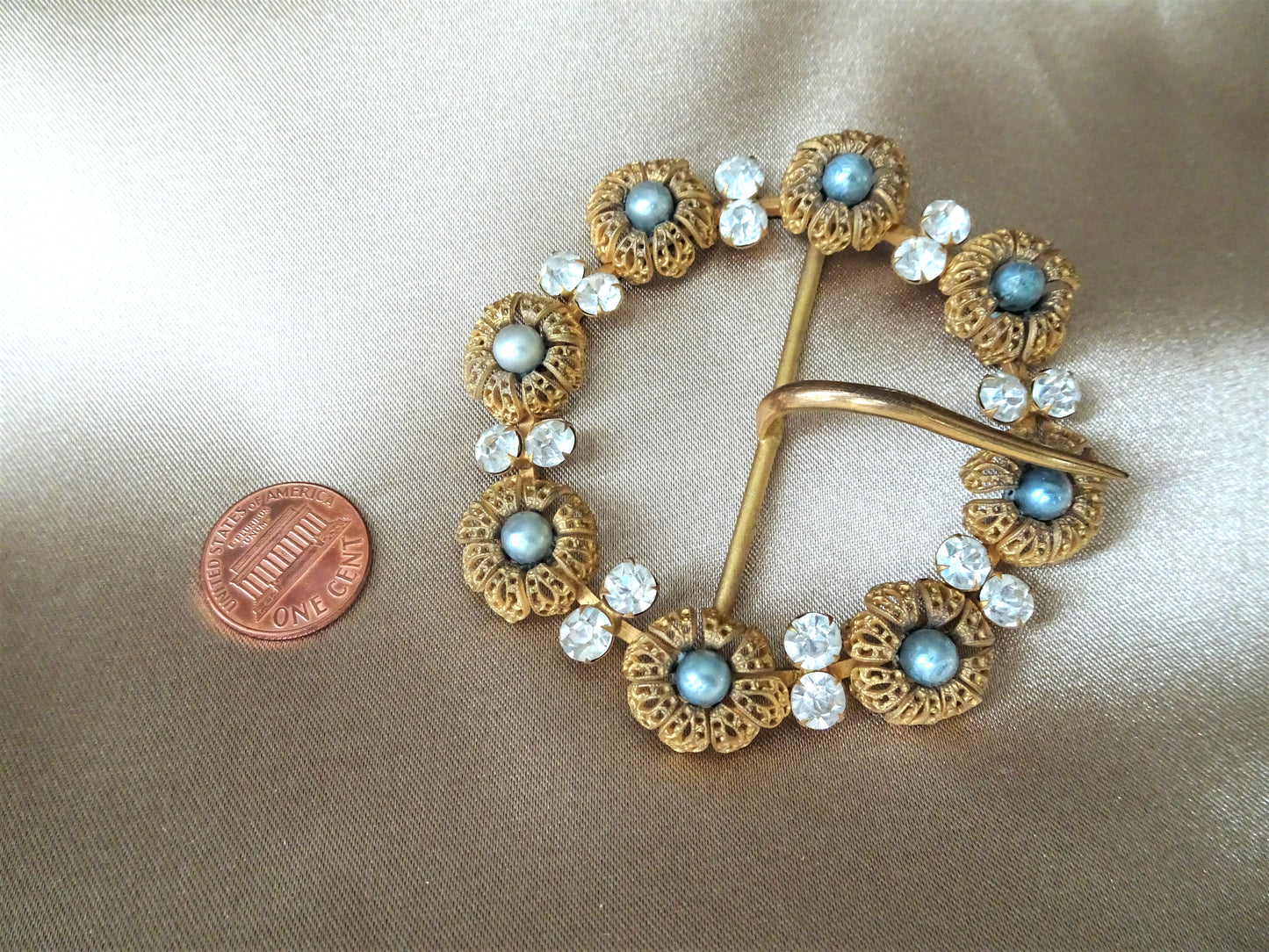 GORGEOUS Vintage Belt Buckle, Beautiful Filigree Metal with Gray Faux pearls and sparkling Glass Stones Sash Belt, Mid Century Vintage Dress Buckle, Collectible Buckles