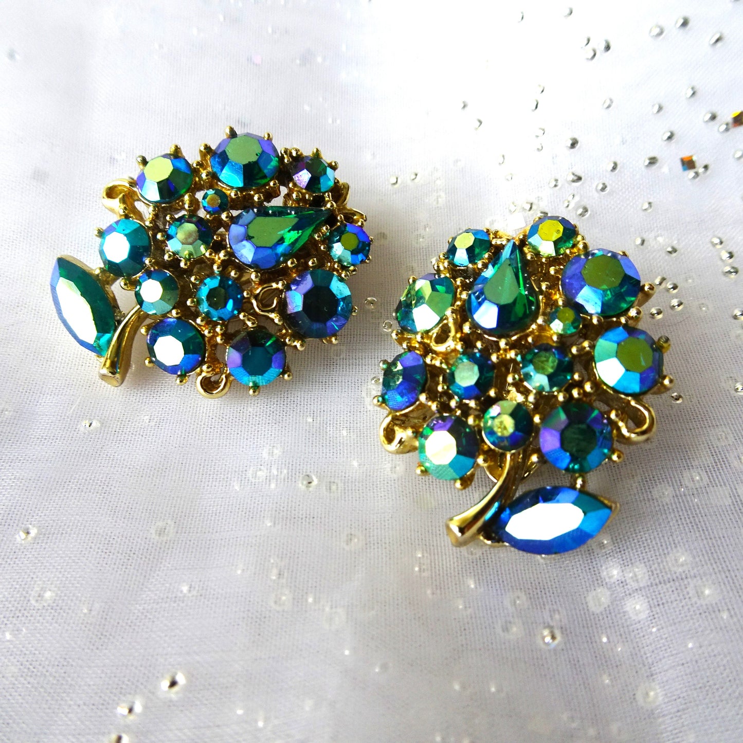 GORGEOUS Peacock Blue LISNER Earrings, Sparkling Faceted Glass Earrings, Clip On Earrings, Gold Tone Metal, Collectible Mid Century Earrings
