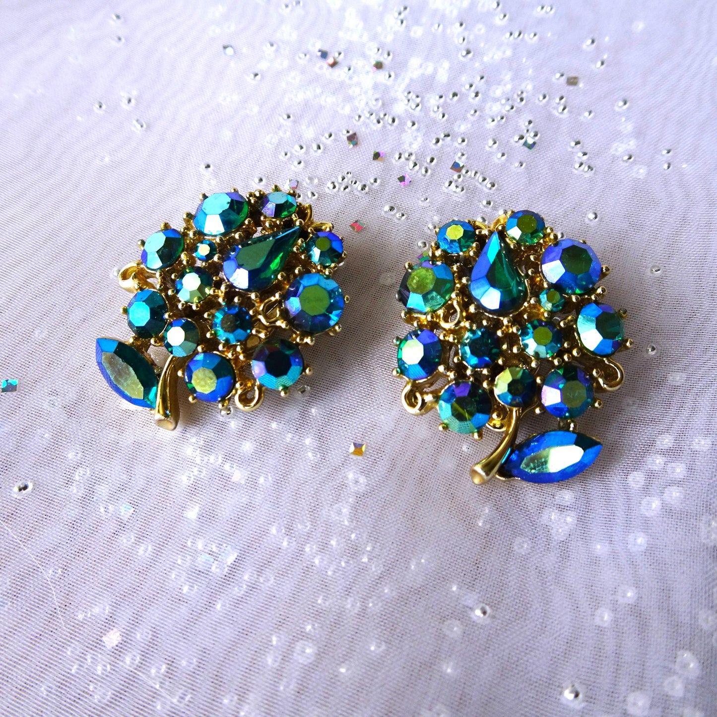 GORGEOUS Peacock Blue LISNER Earrings, Sparkling Faceted Glass Earrings, Clip On Earrings, Gold Tone Metal, Collectible Mid Century Earrings