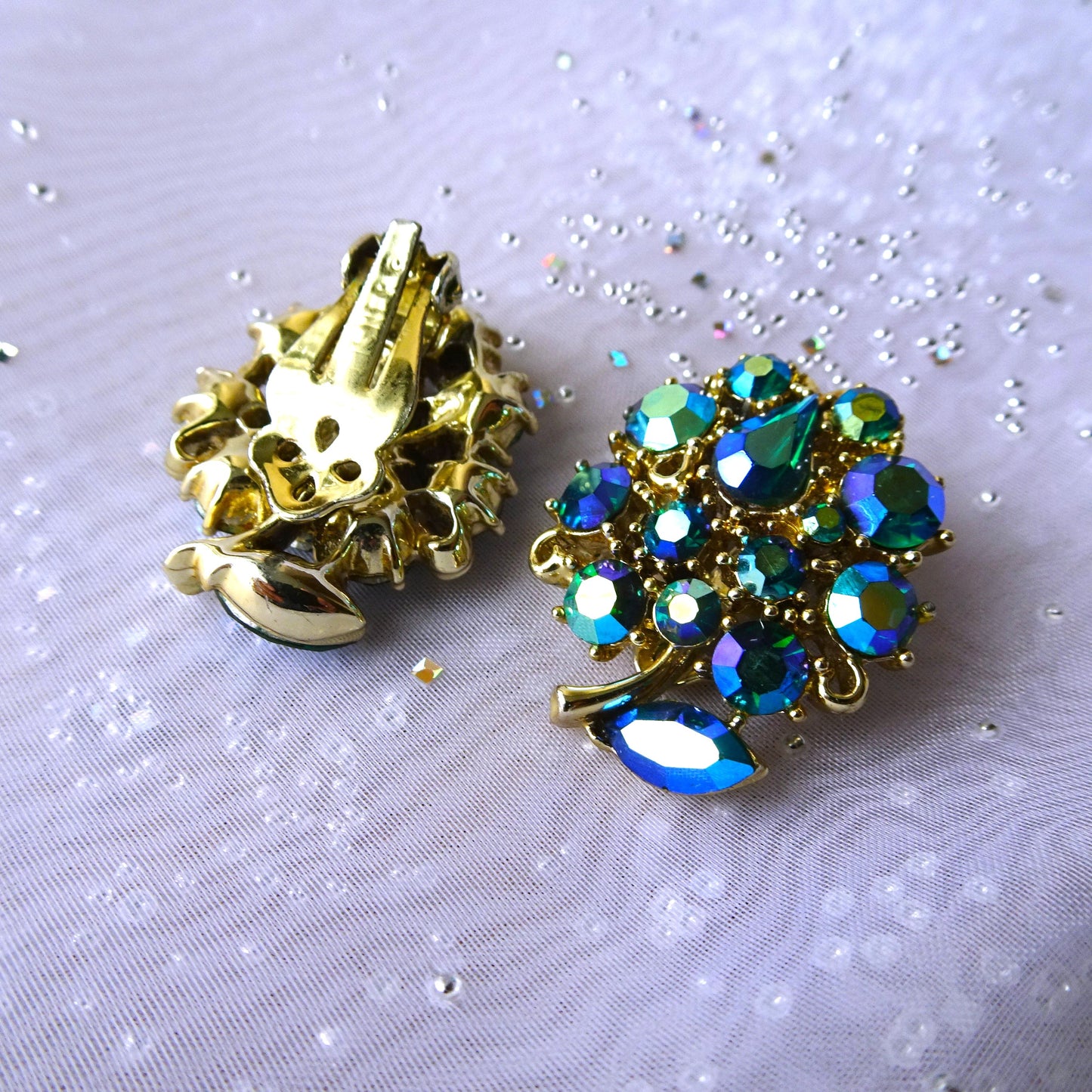 GORGEOUS Peacock Blue LISNER Earrings, Sparkling Faceted Glass Earrings, Clip On Earrings, Gold Tone Metal, Collectible Mid Century Earrings