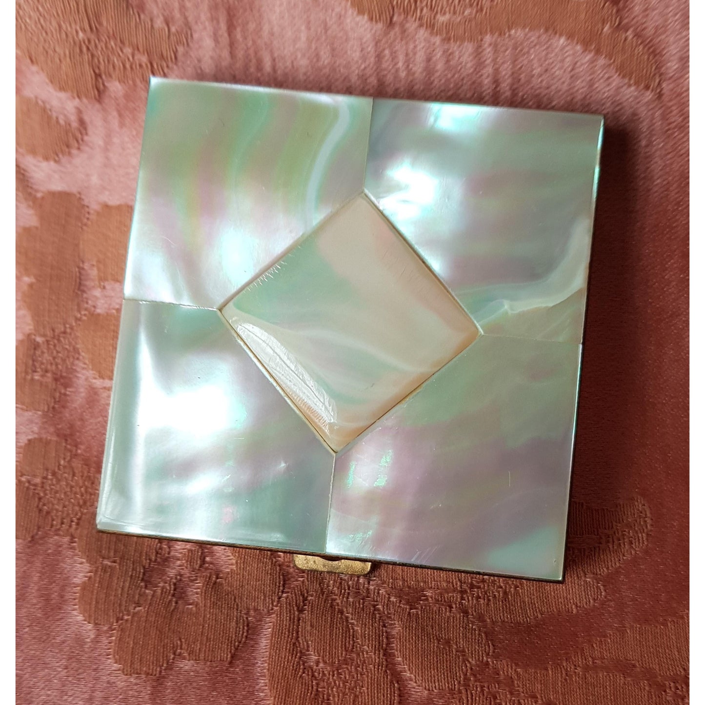 GORGEOUS Vintage Mother of Pearl Purse Compact, Lustrous Mother Of Pearl,Vintage Powder Compact, Vanity Display,Collectible Compacts