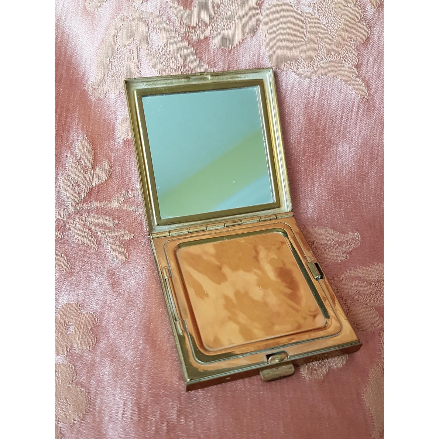 GORGEOUS Vintage Mother of Pearl Purse Compact, Lustrous Mother Of Pearl,Vintage Powder Compact, Vanity Display,Collectible Compacts