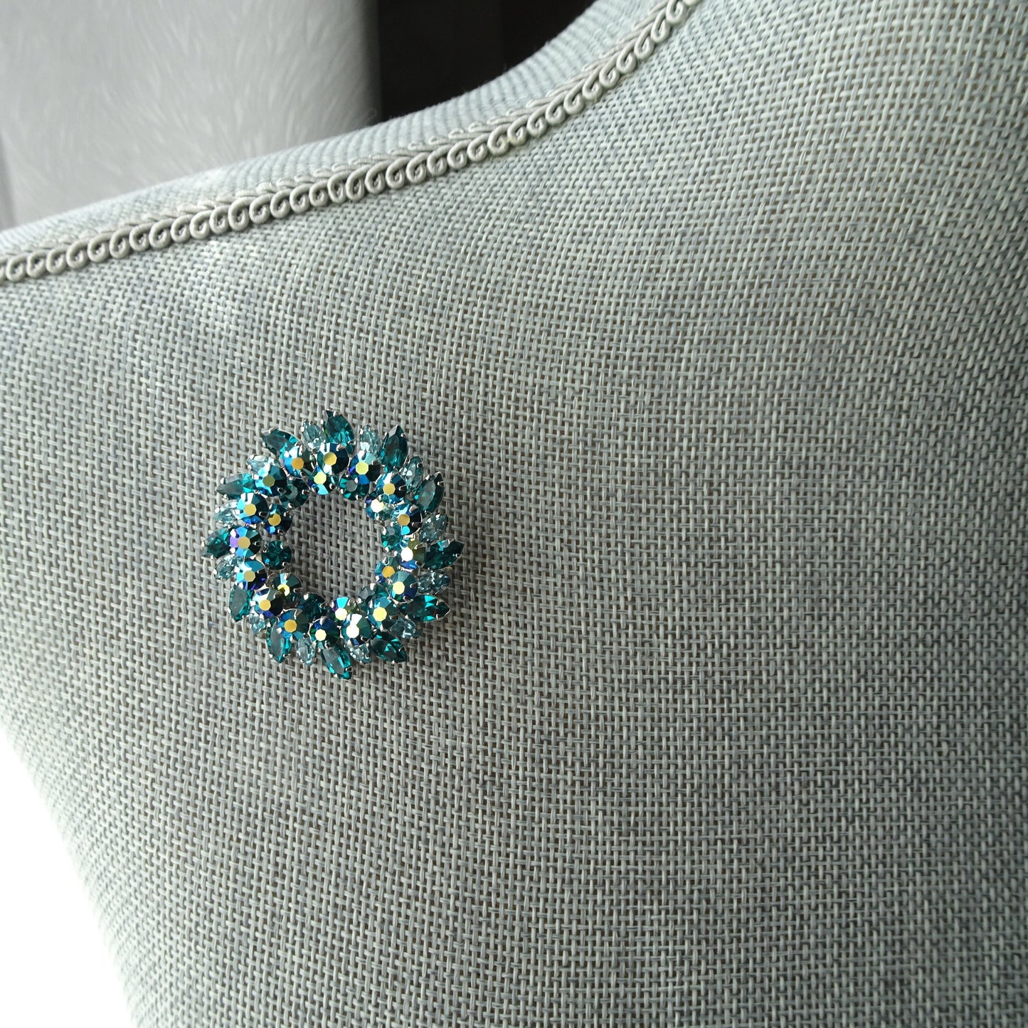 STRIKING Sherman Signed Brooch,Swarovski Peacock Blue Aurora Borealis Turquoise Glass, Collectible Mid Century Jewelry
