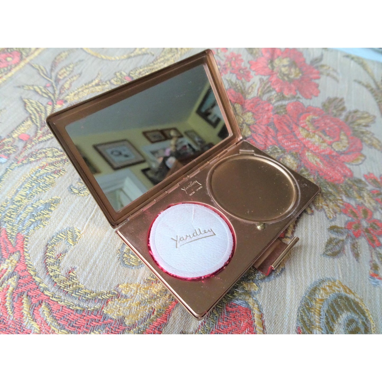 FABULOUS Vintage Compact, Yardley's Gold and White Enamel, Art Deco,Purse Powder Rouge Compact, Vanity Display, Collectible Vintage Compacts