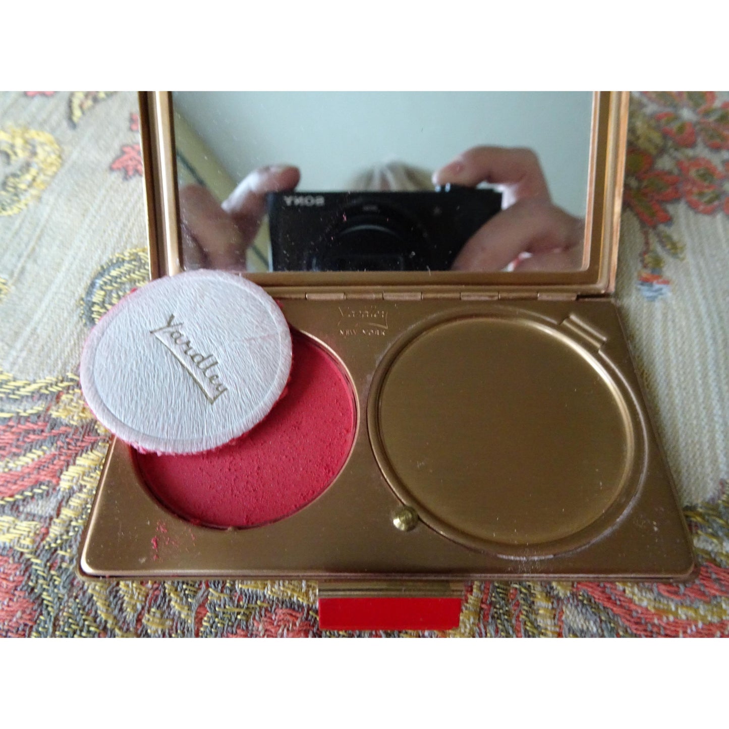 FABULOUS Vintage Compact, Yardley's Gold and White Enamel, Art Deco,Purse Powder Rouge Compact, Vanity Display, Collectible Vintage Compacts