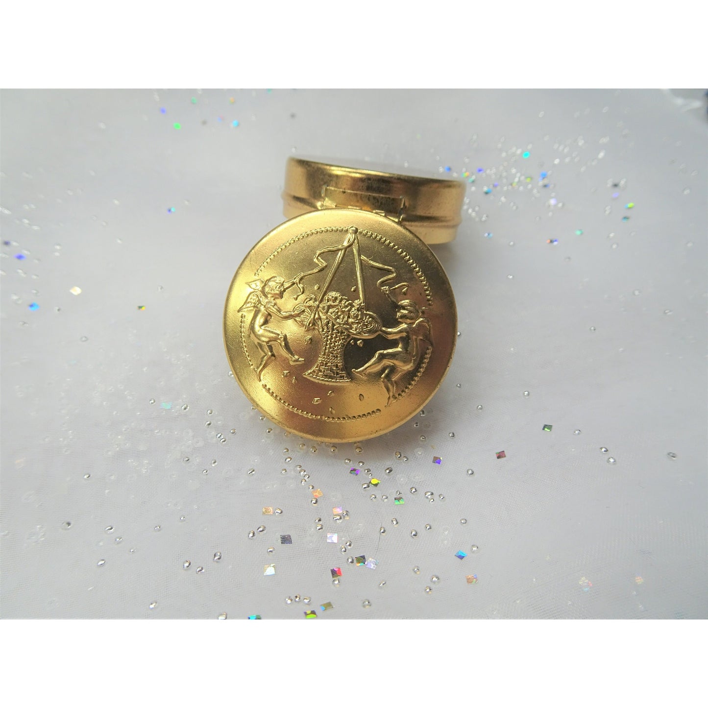 ROMANTIC 1920s Powder Compact,Cherubs and Flower Basket, Gold Tone Embossed Metal Box, Vanity Items, Collectible Powder Compacts
