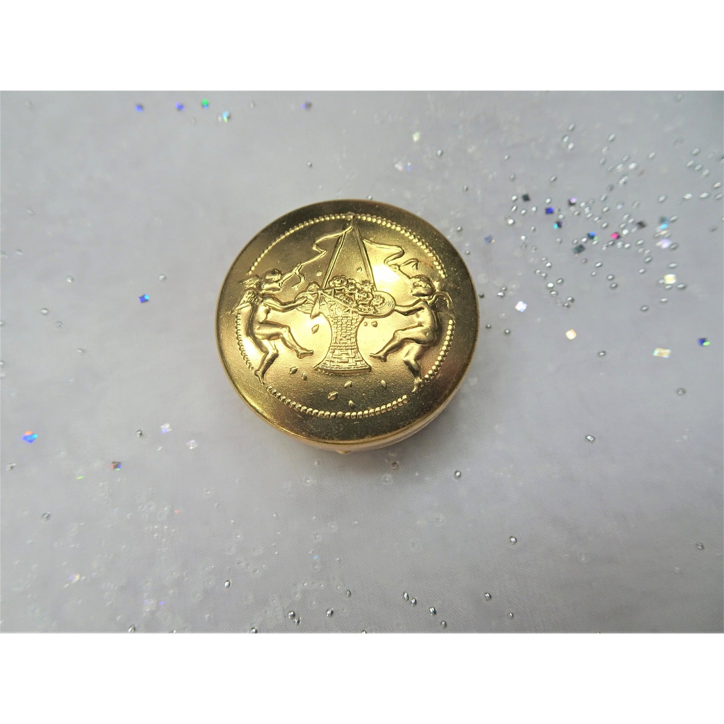 ROMANTIC 1920s Powder Compact,Cherubs and Flower Basket, Gold Tone Embossed Metal Box, Vanity Items, Collectible Powder Compacts