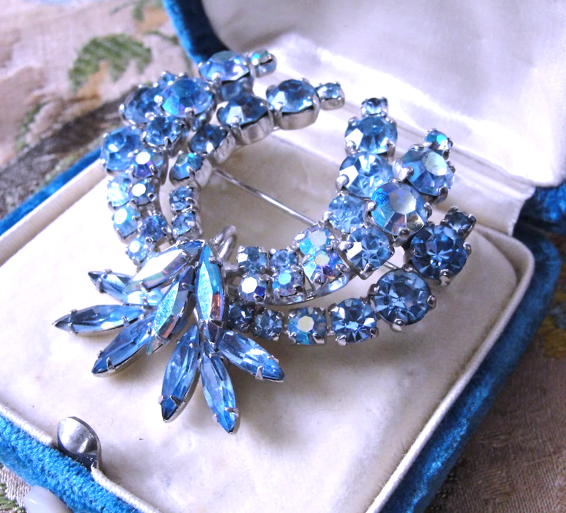 Vintage SHERMAN Signed Glittering Blue Rhinestones Brooch,Prong Set,Brilliant Rhinestones,Dazzling Swarovski Crystal,Collectible Jewelry