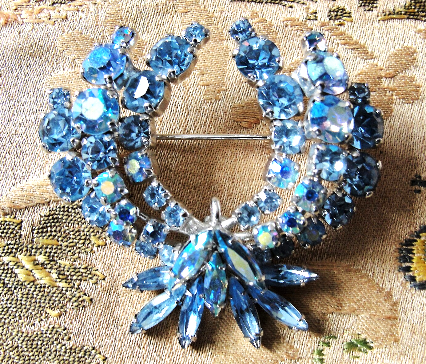 Vintage SHERMAN Signed Glittering Blue Rhinestones Brooch,Prong Set,Brilliant Rhinestones,Dazzling Swarovski Crystal,Collectible Jewelry