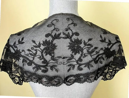 LOVELY Antique Black Lace Cape Collar,Victorian Mourning Lace, French Lace,Vintage Clothing,Collectible Lace