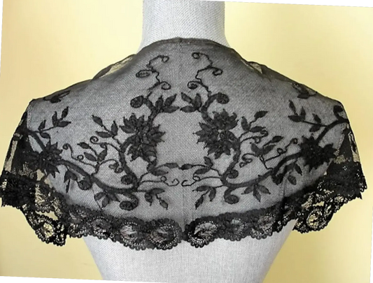 LOVELY Antique Black Lace Cape Collar,Victorian Mourning Lace, French Lace,Vintage Clothing,Collectible Lace