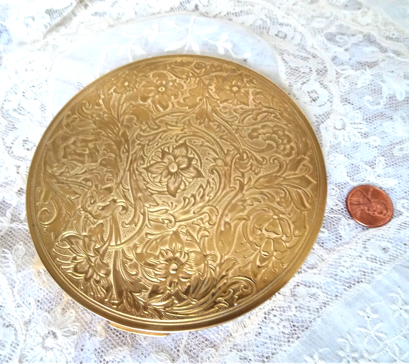 STUNNING Huge Art Deco Powder Compact, Lovely Floral Engraved Front Art Deco Pattern On Back, Gorgeous Vintage Compact,Collectible Compacts