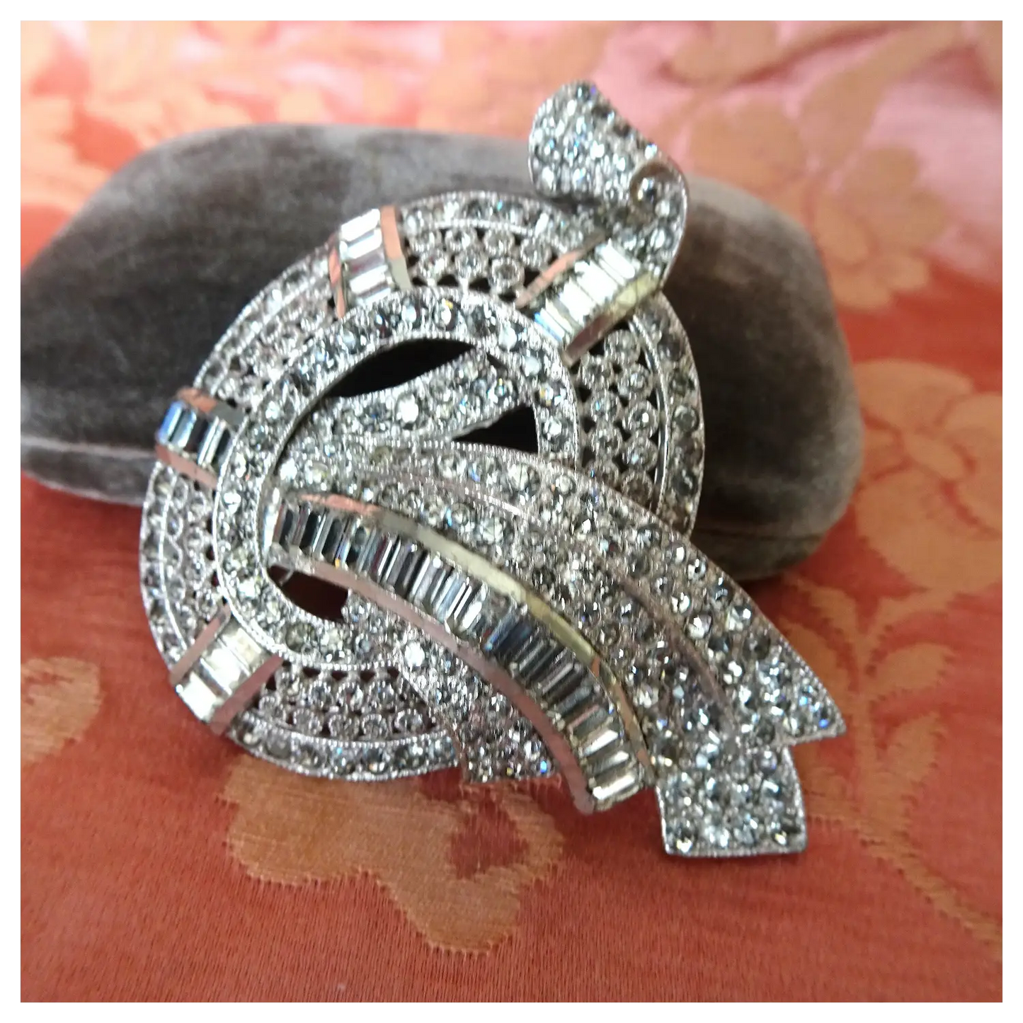 FABULOUS Art Deco Large Brooch, Sparkling Diamanté Glass Stones, Strong 20s Design, Beautiful Pin, Collectible Vintage Jewelry