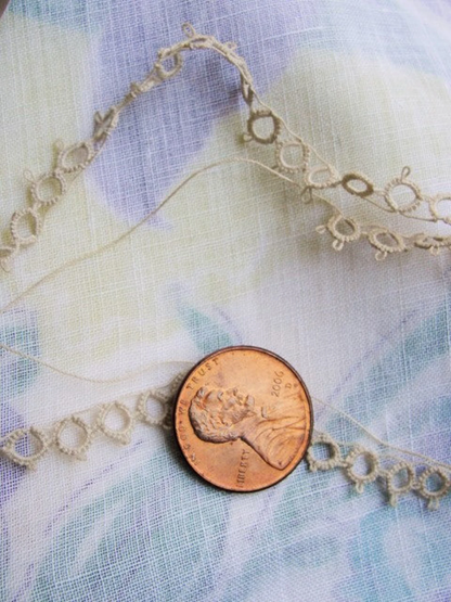 BEAUTIFUL Vintage Hand Tatted Lace Trim, Lace Tatting Trim, Doll Size, Fine Sewing Projects, Collectible Lace