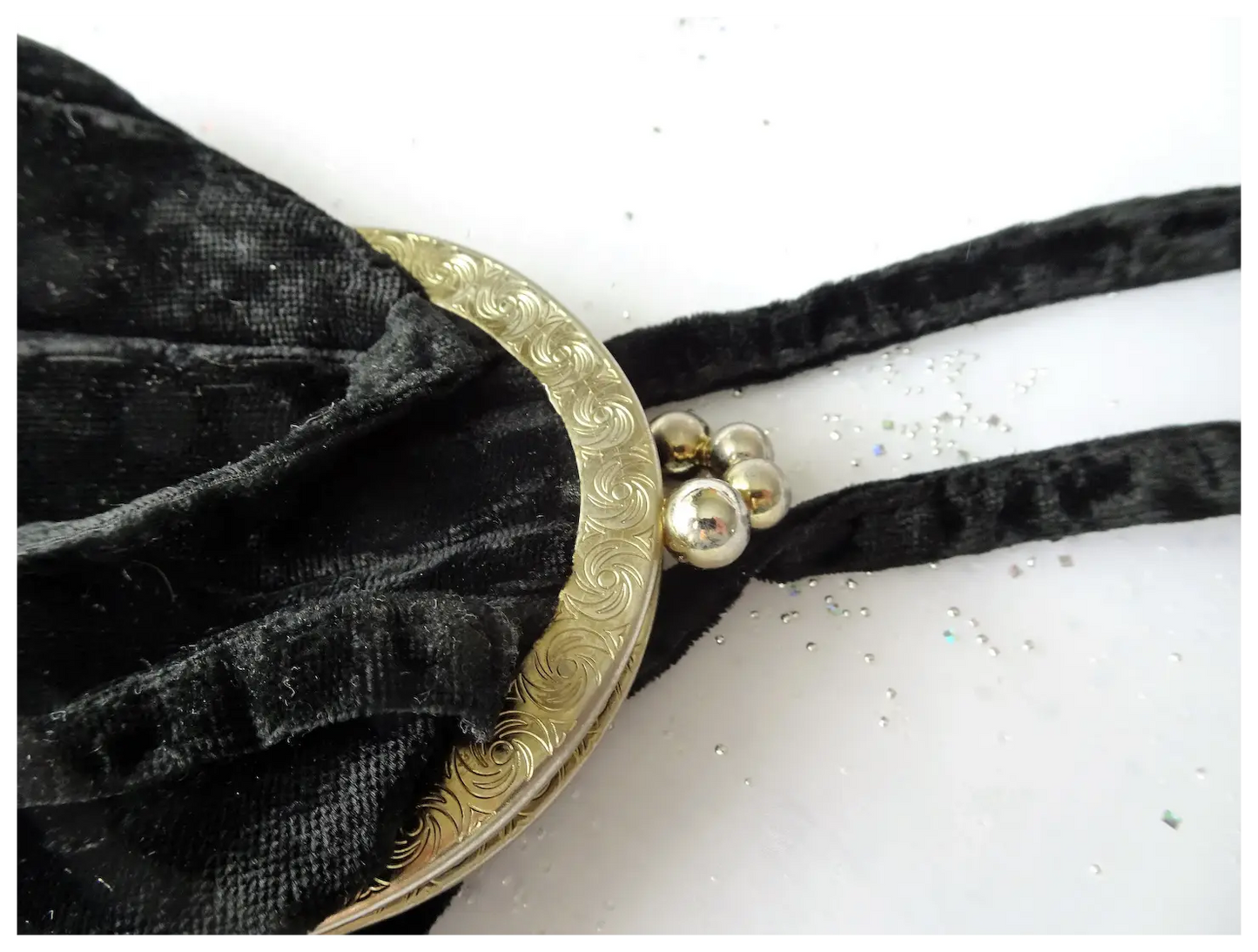 FABULOUS Vintage 1930s Velvet Evening Bag Purse,Lovely Frame and Kiss Clasp,Collectible Purses Hand Bags