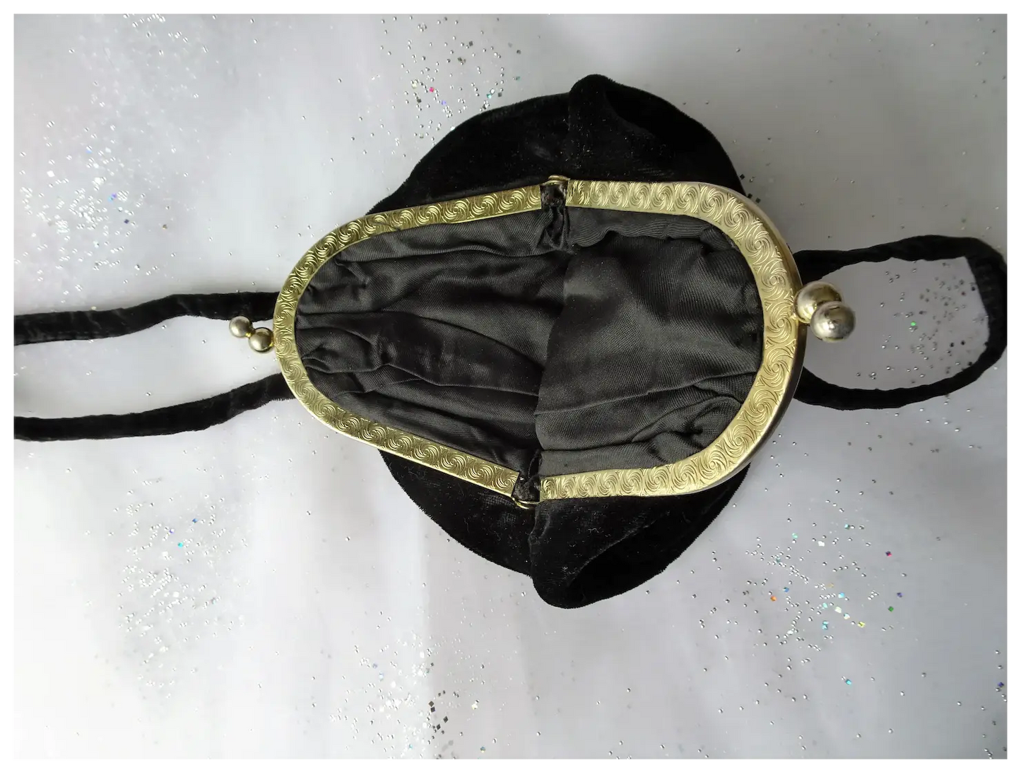FABULOUS Vintage 1930s Velvet Evening Bag Purse,Lovely Frame and Kiss Clasp,Collectible Purses Hand Bags