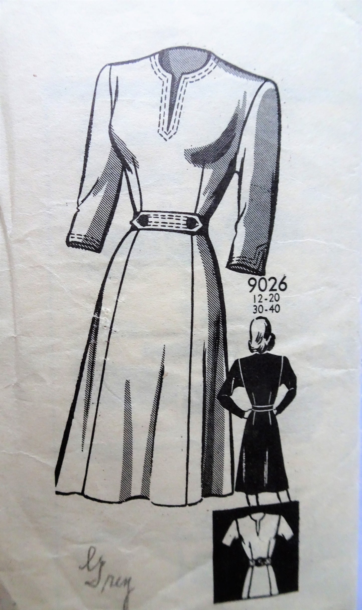 CLASSIC 1940s Dress Pattern MARIAN MARTIN 9026 Figure flattering design Bust 30 vintage Sewing Pattern