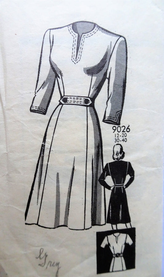 CLASSIC 1940s Dress Pattern MARIAN MARTIN 9026 Figure flattering design Bust 30 vintage Sewing Pattern