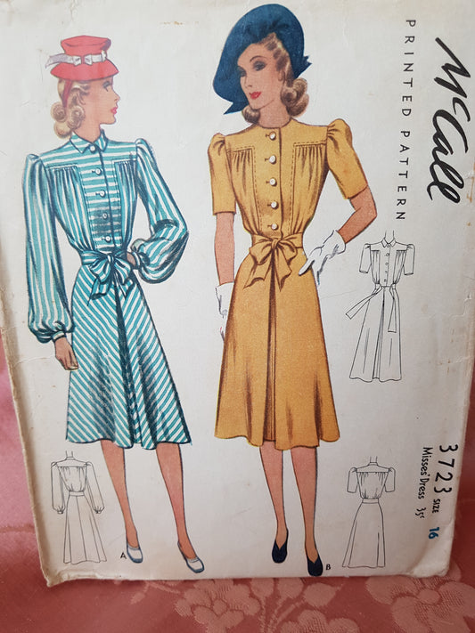 1940 STYLISH Dress Pattern McCALL 3723 Figure Flattery Style, Bust 34 Vintage Sewing Pattern