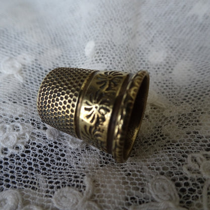 LOVELY Antique English Thimble, Engraved Thimble, Collectible Thimbles, Vintage Sewing Tools, Needlework Tools