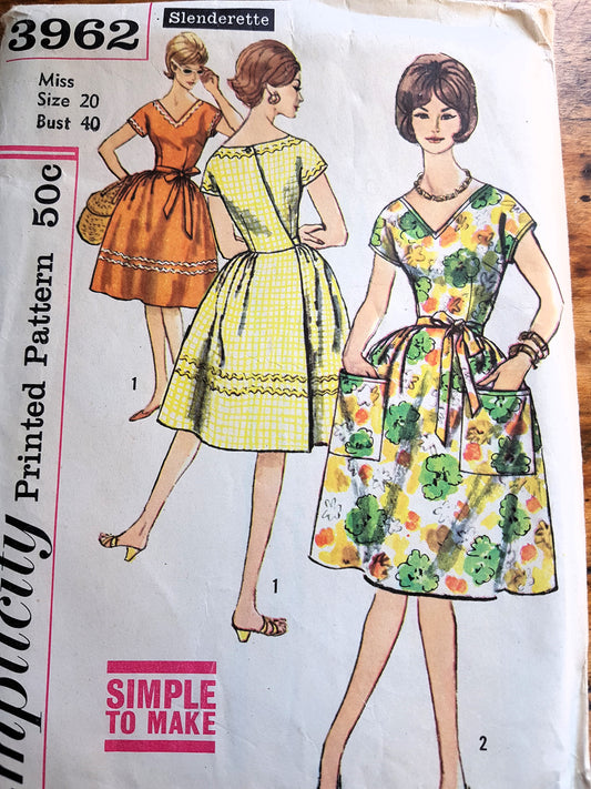 Early 1960s PRETTY Wrap-Around Dress Pattern SIMPLICITY 3962 Simple To Make Bust 40 Vintage Sewing Pattern FACTORY FOLDED