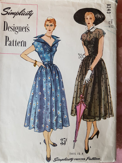 STUNNING Evening Party Dress Pattern SIMPLICITY Designers 8243 Two Beautiful Styles, Romantic and Striking, Bust 30 Vintage Sewing Pattern