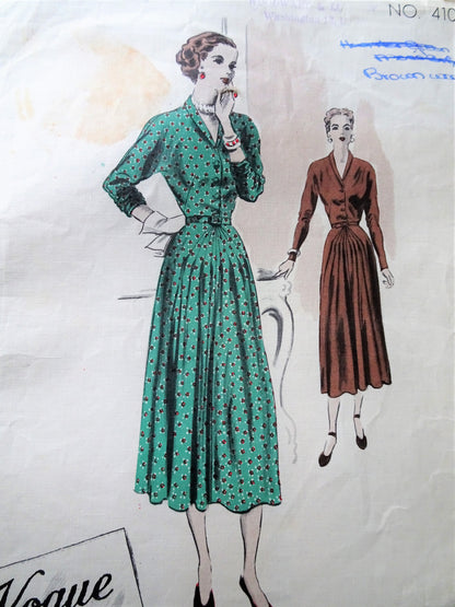 1940s BEAUTIFUL Dress Pattern VOGUE Couturier Design 410 Flattering Radiating Unpressed Pleats In Front, Bust 30 Vintage Sewing Pattern