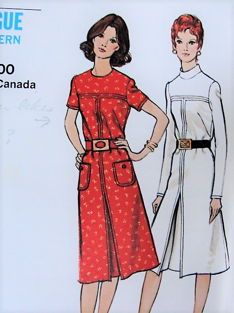1970s RETRO A-line Dress in Two Styles Pattern VOGUE 8111 Classy Design Bust 43 Vintage Sewing Pattern FACTORY FOLDED