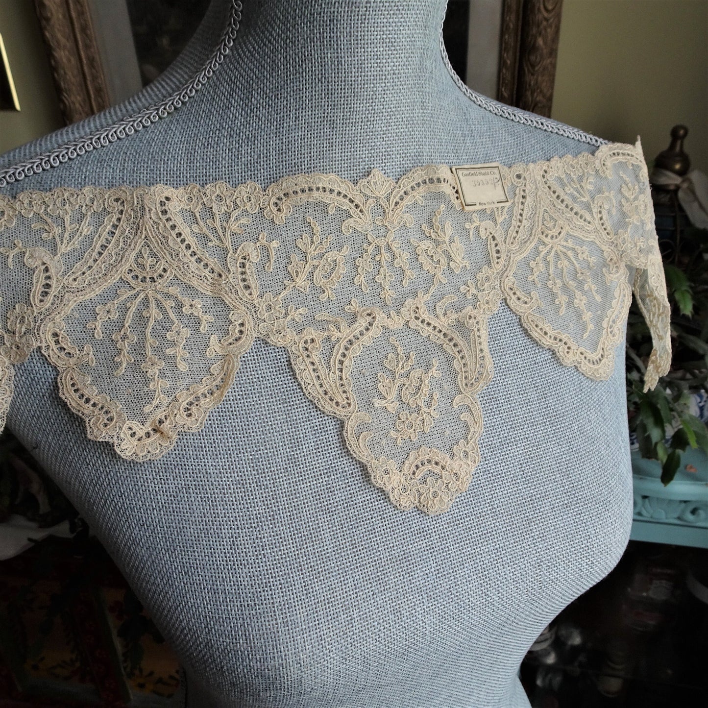 BEAUTIFUL Antique FRENCH Netted Tulle LACE Circular Applique, Lace Collar,Flounce,Bridal Wedding,Flapper Era, Lace Trim,Collectible Lace